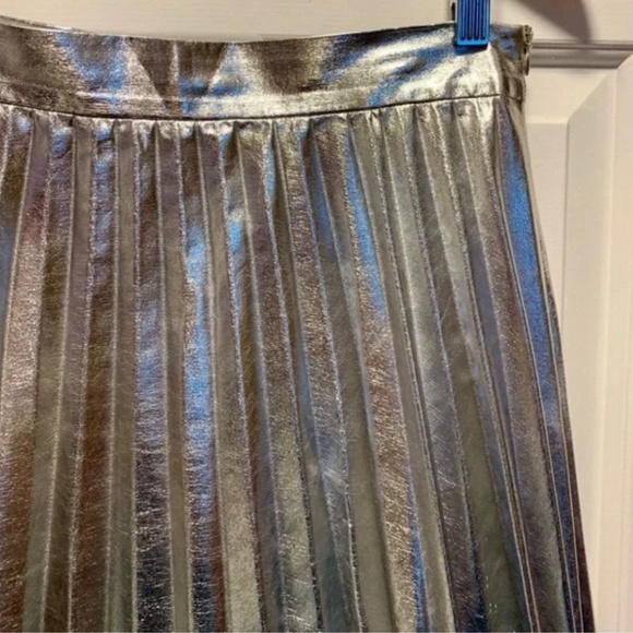 Metallic Silver Pleated Midi Skirt - Picture 3 of 9